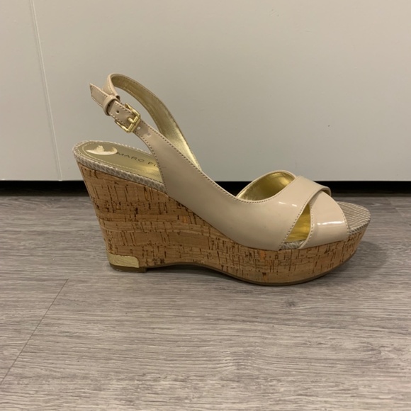 Nude Marc Fisher cork wedge heels size 6.5 - Picture 2 of 7